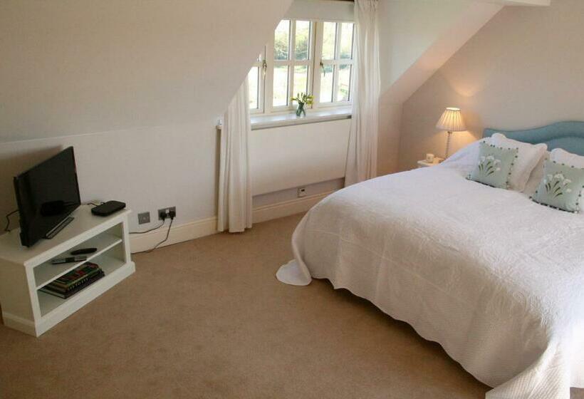 Bed and Breakfast Thatched Cottage
