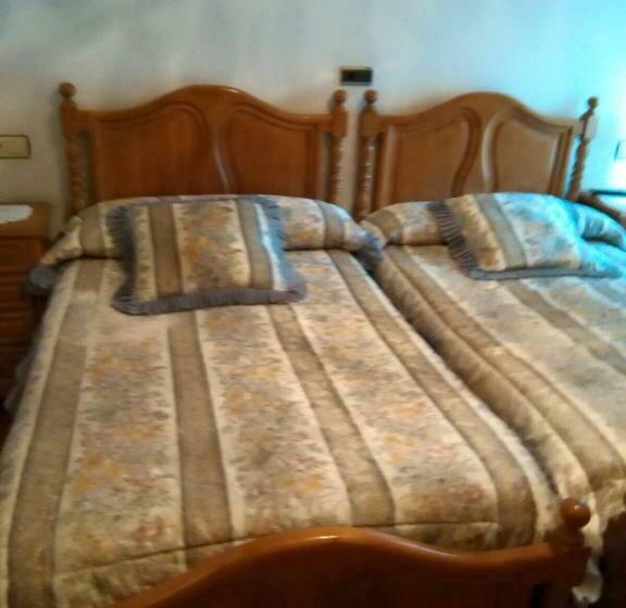 هتل Hostal La Parra