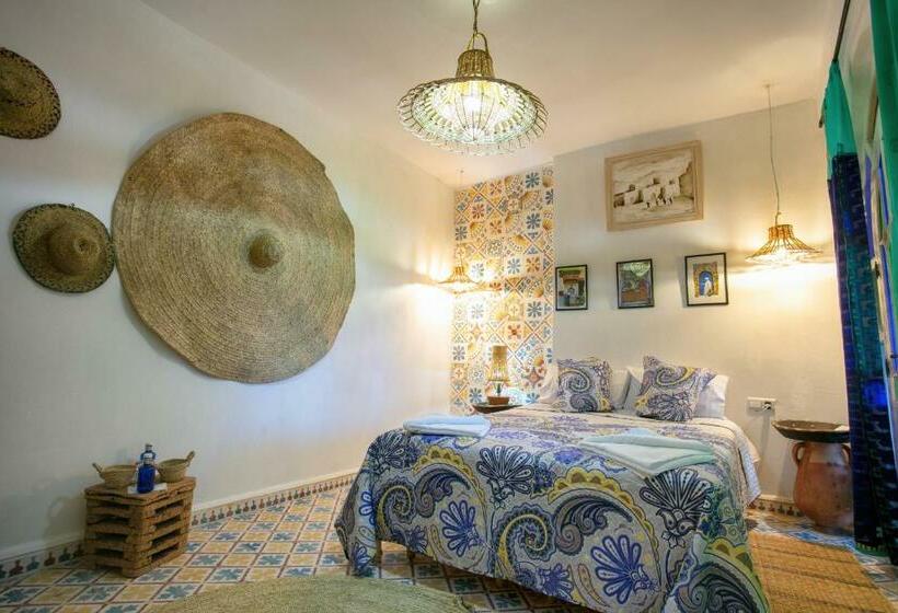 پانسیون Afra House