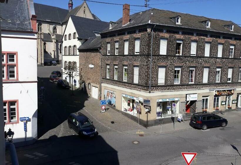 فندق صغير Rathausschenke Münstermaifeld
