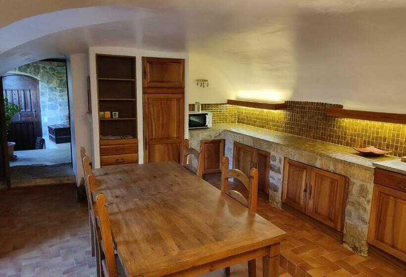 צימר Chambre Cévennes: Piscine, Lamas, Rivière