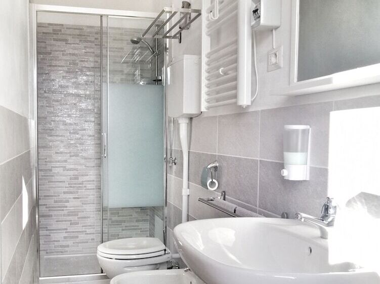 مبيت وإفطار Villa Belvedere Langhe
