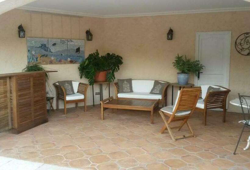 بنسيون La Grimaudière