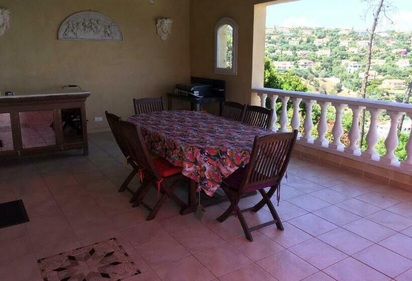 פנסיון Villa Goonie