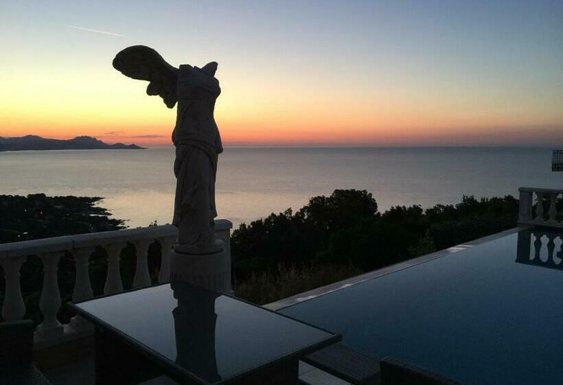 פנסיון Villa Goonie