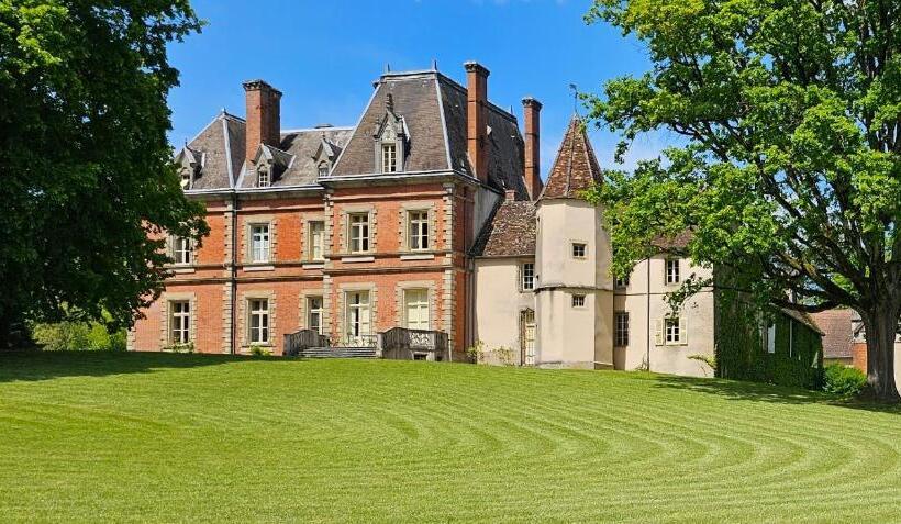 ベッドアンドブレックファースト Château De Montpatey