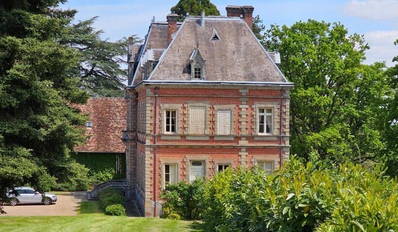 ベッドアンドブレックファースト Château De Montpatey