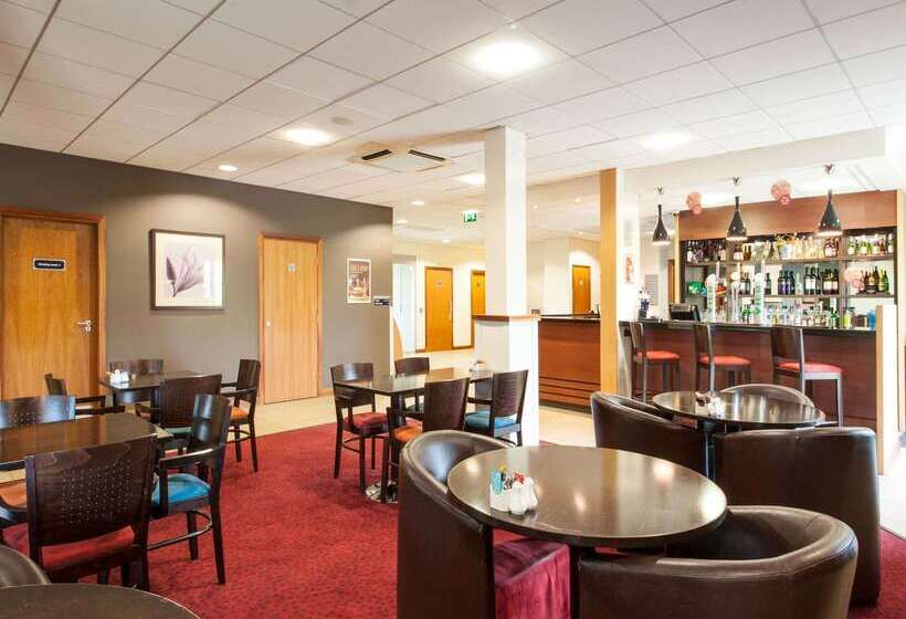 Отель Travelodge Derby Pride Park