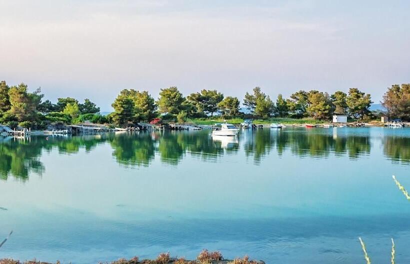 هتل Xenios Port Marina
