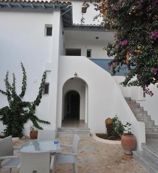 استراحتگاه Agios Nikitas