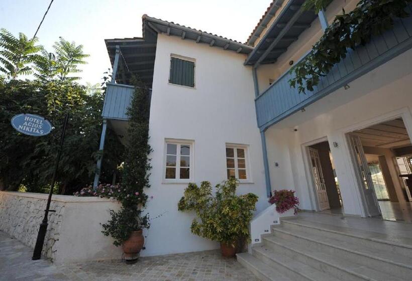 استراحتگاه Agios Nikitas