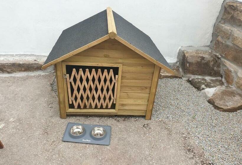 Albergue O Marco Hostel