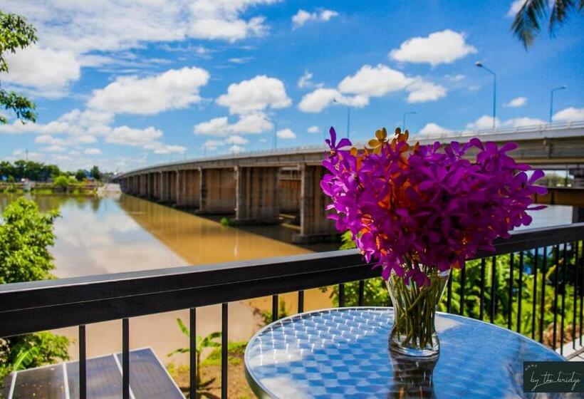 تختخواب و صبحانه Home By The Bridge