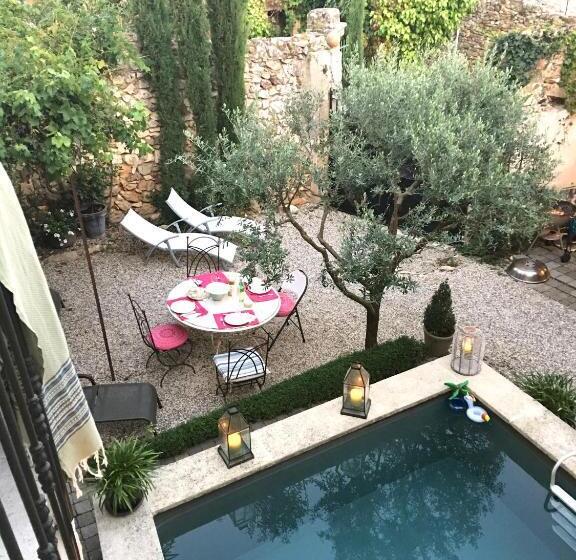 住宿加早餐  La Maison Blanche Uzès