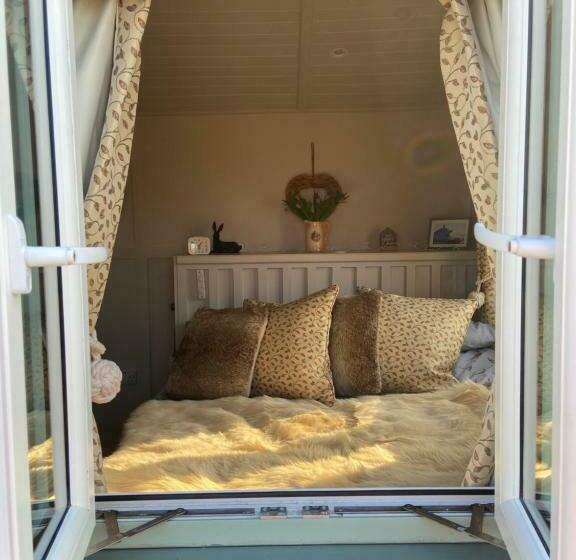 Отель Willowbank Shepherds Hut