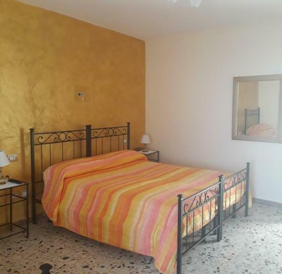 تختخواب و صبحانه L Antico Faro