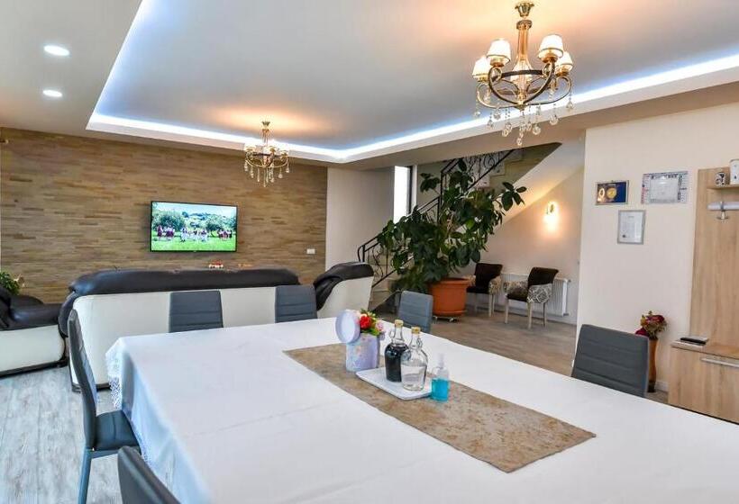 پانسیون Casa Nely