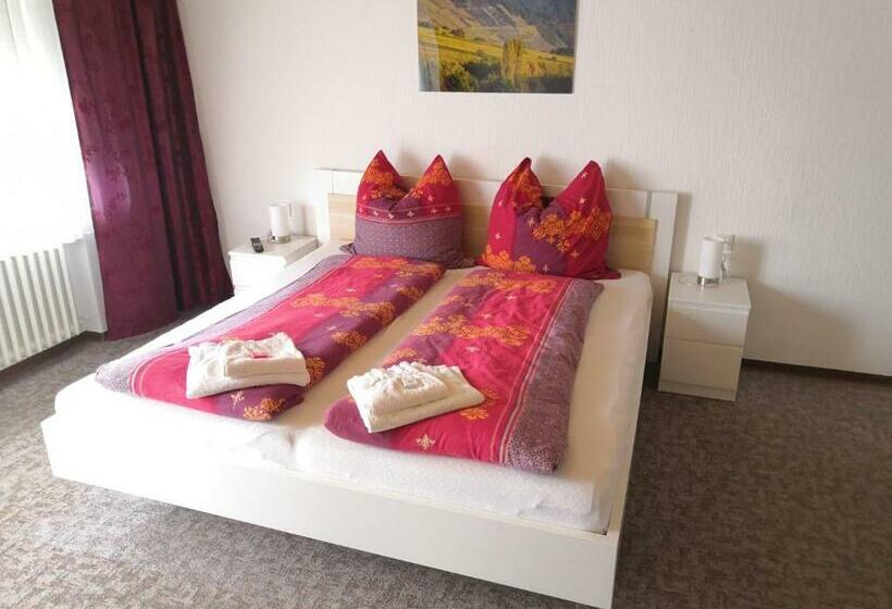 ペンション Gästehaus Bausch