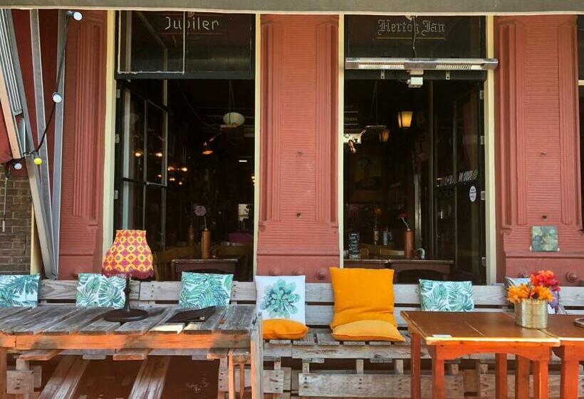 ホテル Slapen Bij Café De Concurrent