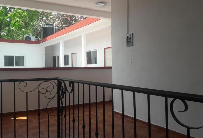 پانسیون Hostal Casa Clavel