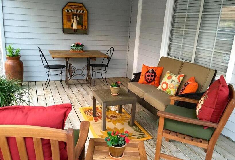 Bed and Breakfast Comal Inn