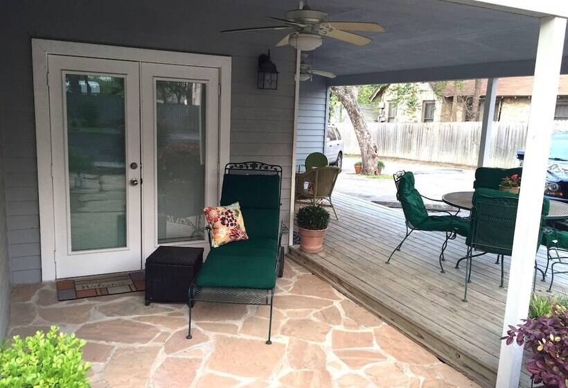 Bed and Breakfast Comal Inn