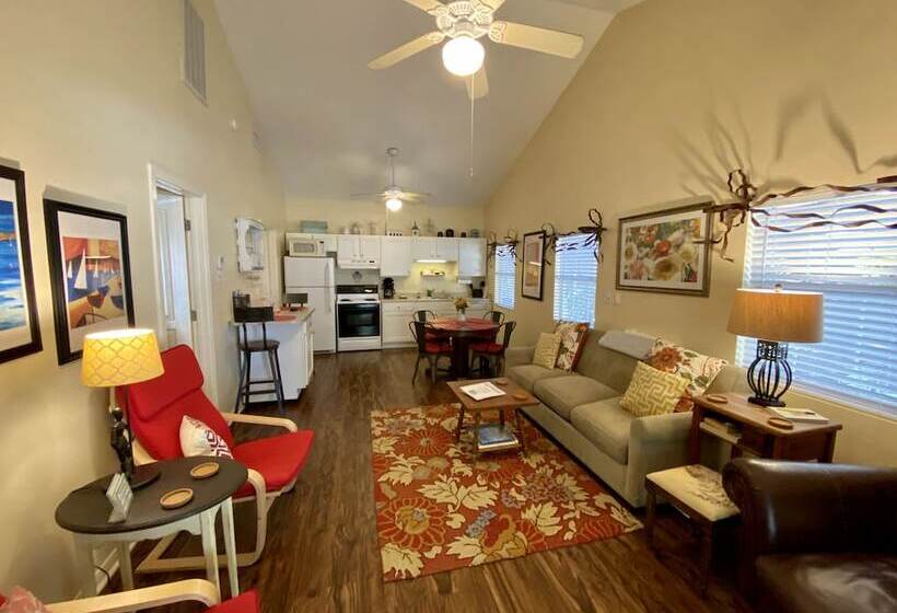 Bed and Breakfast Comal Inn