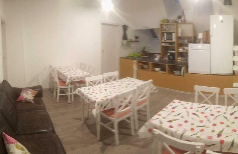 فندق صغير Esztergom Central