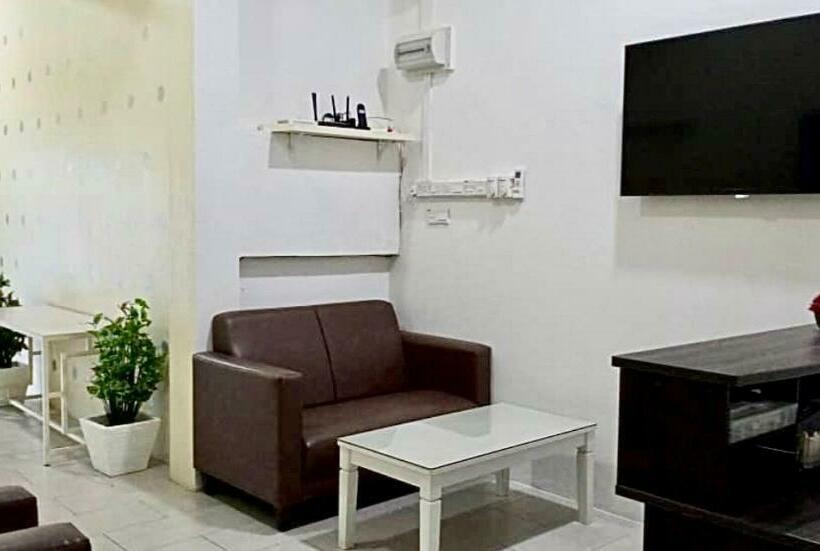 هاستل Ozzy Lodge Semporna