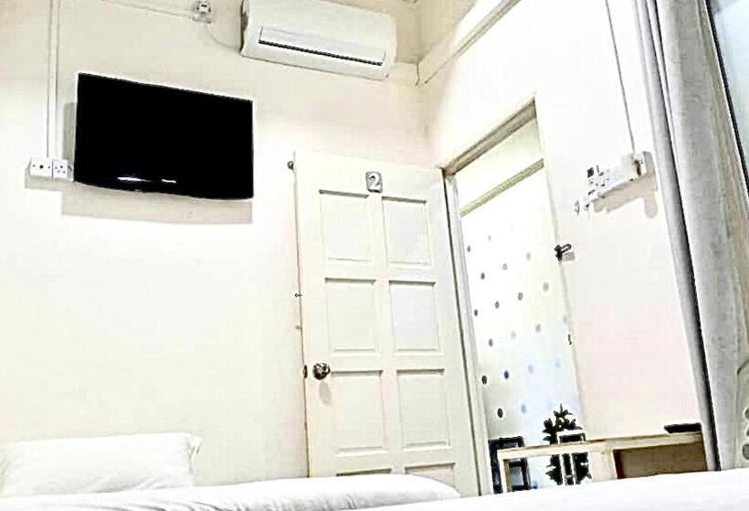 هاستل Ozzy Lodge Semporna