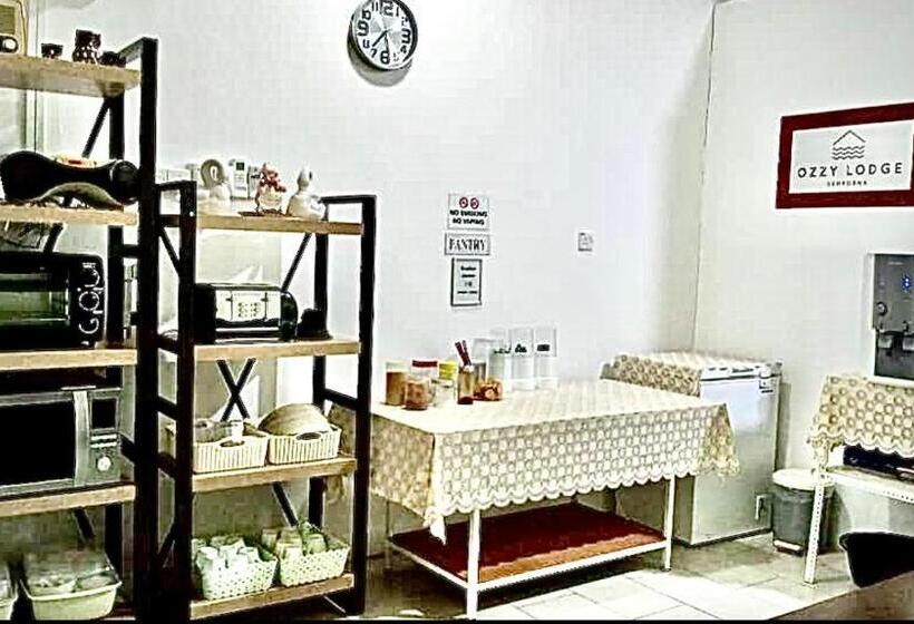 هاستل Ozzy Lodge Semporna