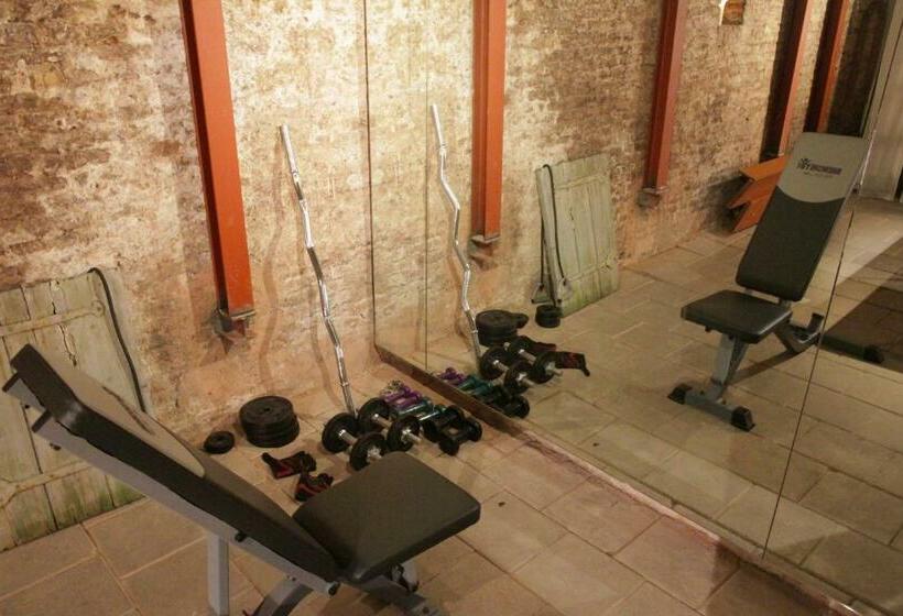 צימר Top Notch Apartment Along Canal In Historic Centre