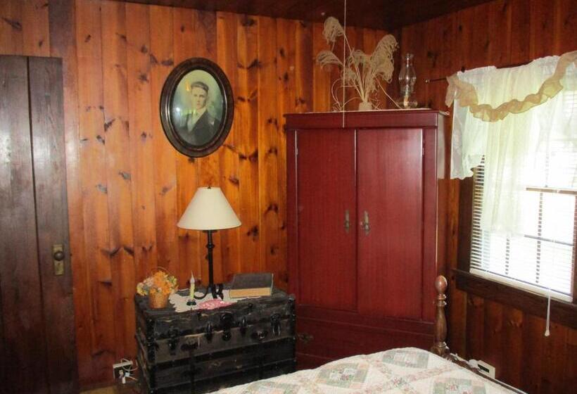 ホテル The Best! Gorgeous Cabin W Antiques For 2, Near Princeton  I 77