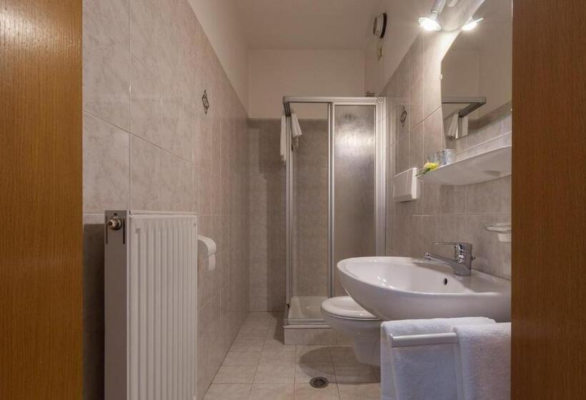 مبيت وإفطار Gasthof Hanni