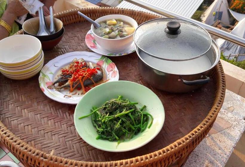 پانسیون บ้านแสงเพ็ญ By แช่มช้อย