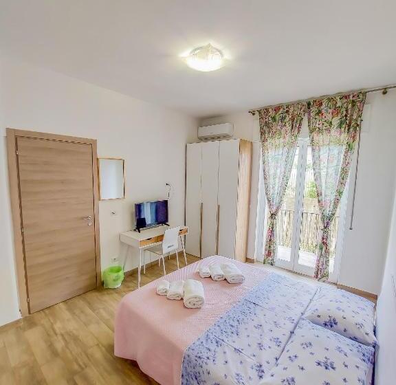 پانسیون Metro Guest House