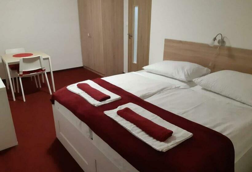 פנסיון Penzion Quattro