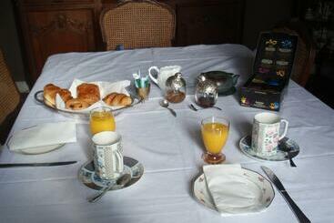تختخواب و صبحانه La Maison D Alienor