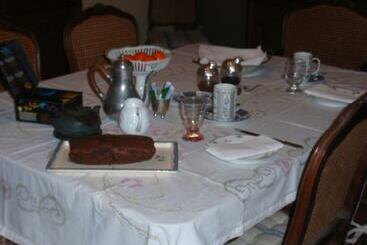 تختخواب و صبحانه La Maison D Alienor