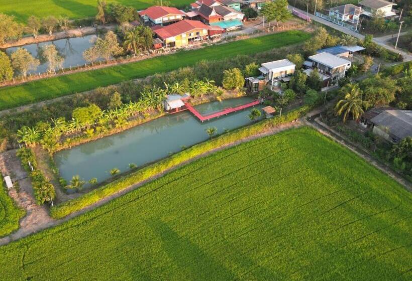هتل Falik Farm Stay