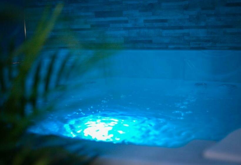 هتل Nuit Vip Spa Sauna Privatif