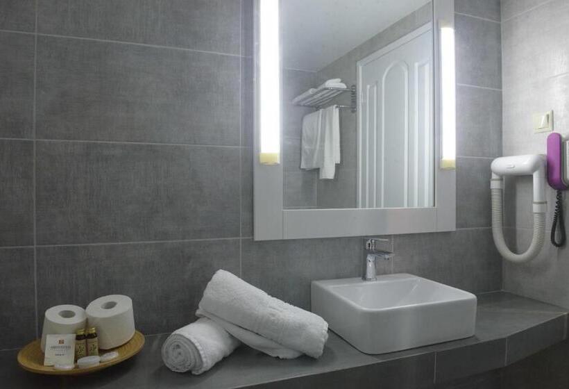 استراحتگاه Aristoteles Holiday Hotel And Spa