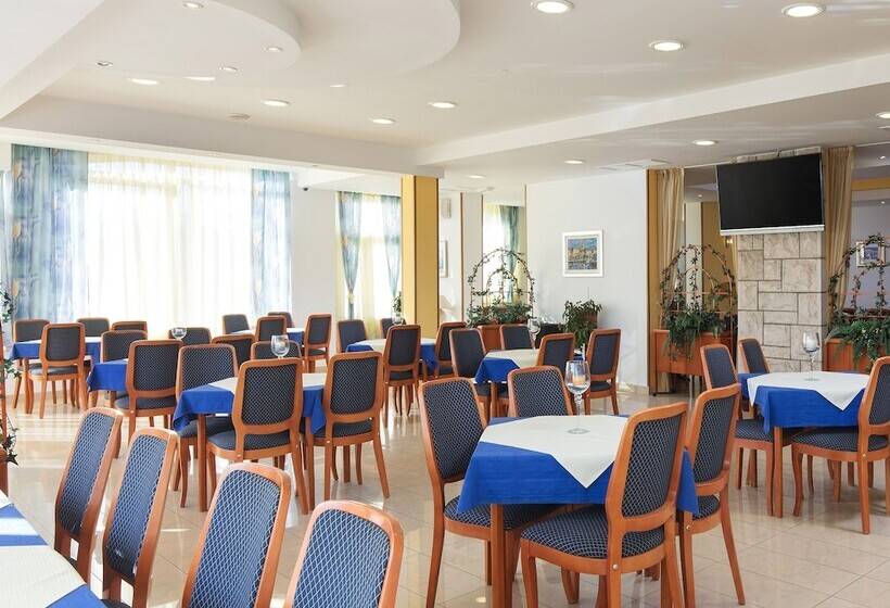 مسافرخانه Villa Pitomcia