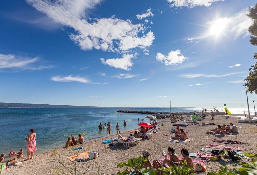 مسافرخانه Villa Pitomcia