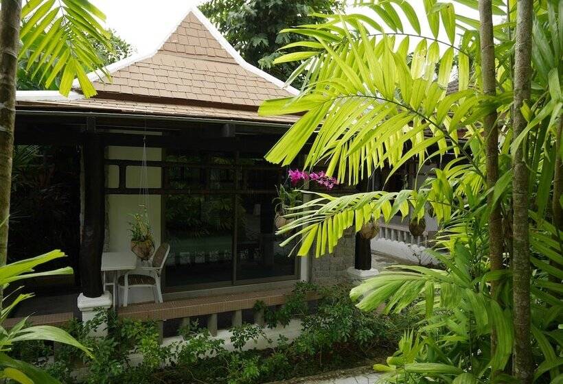 هتل Bangtao Beach Chalet Resort