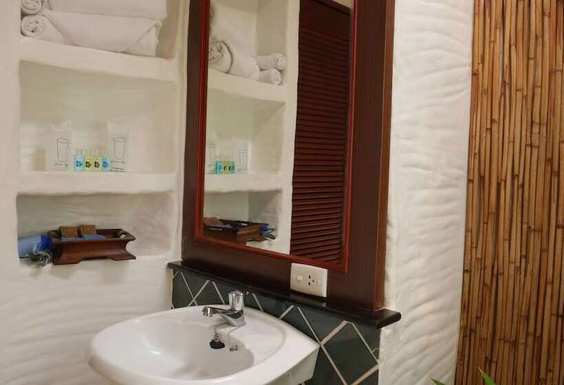 هتل Bangtao Beach Chalet Resort