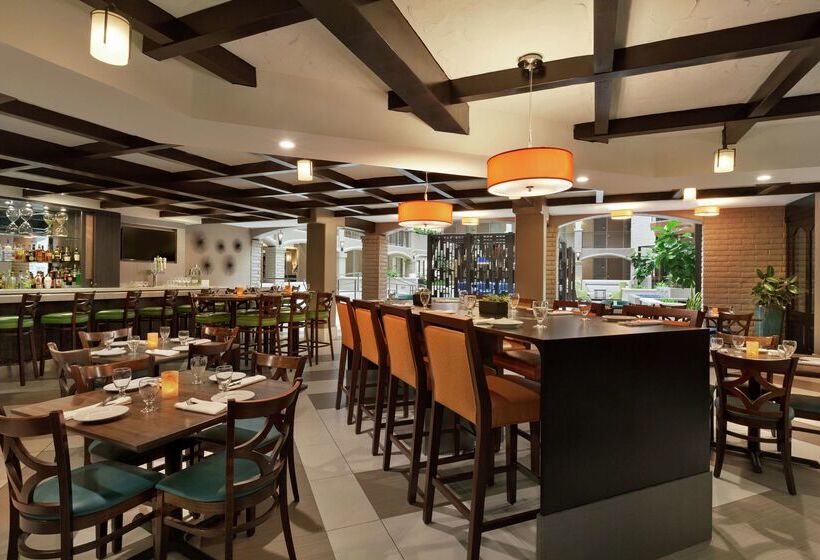 فندق Embassy Suites By Hilton Arcadia Pasadena Area