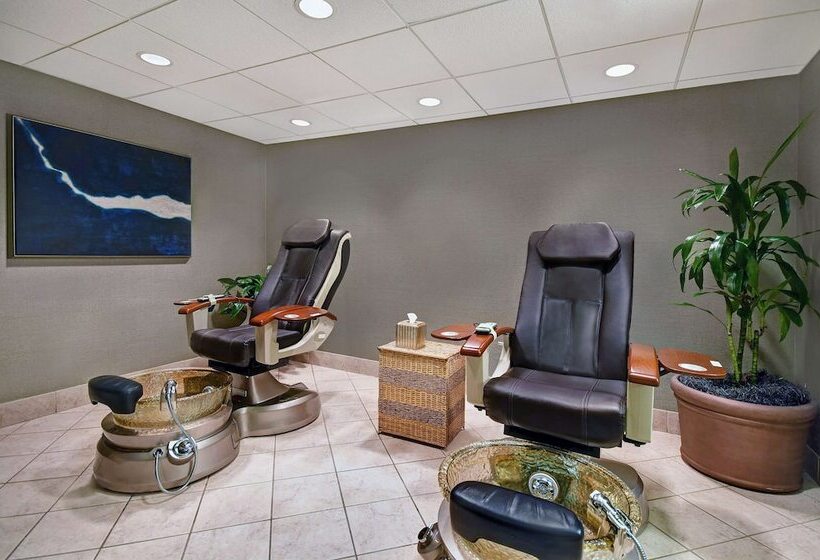 فندق Embassy Suites By Hilton At Hot Springs Convention Center