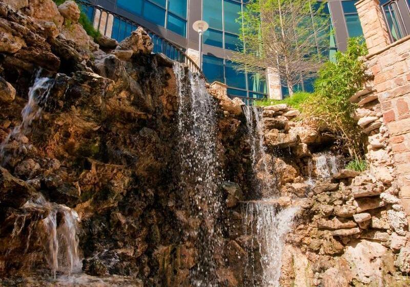 هتل Embassy Suites San Antonio Riverwalk Downtown