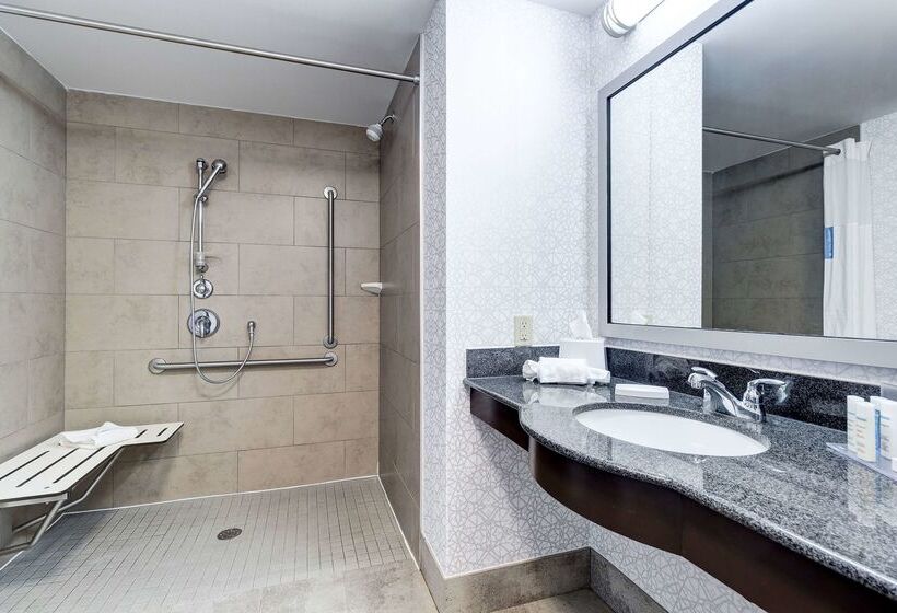 هتل Hampton Inn & Suites By Hilton Brantford Conference Centre